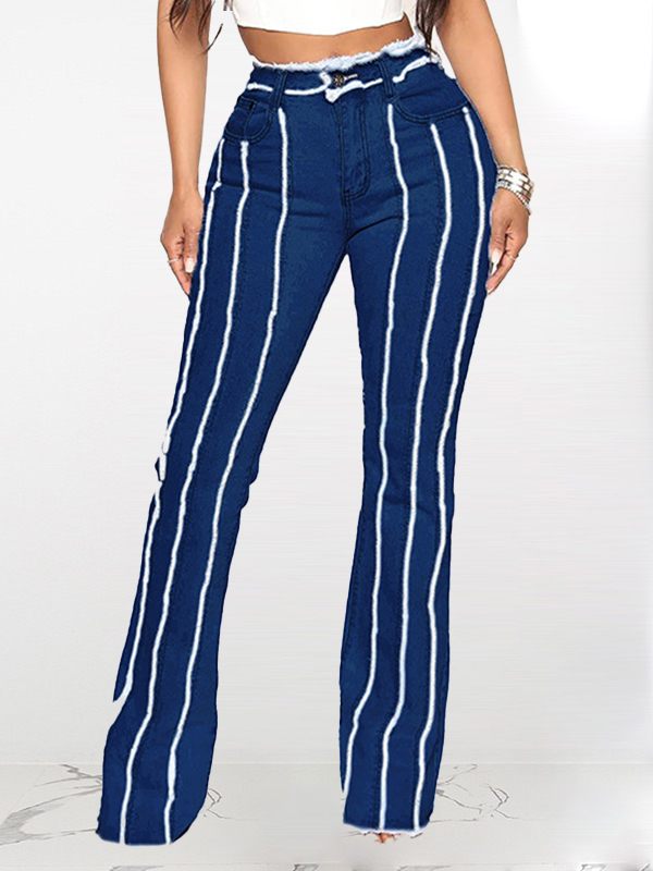Frayed Seam Flared Jeans